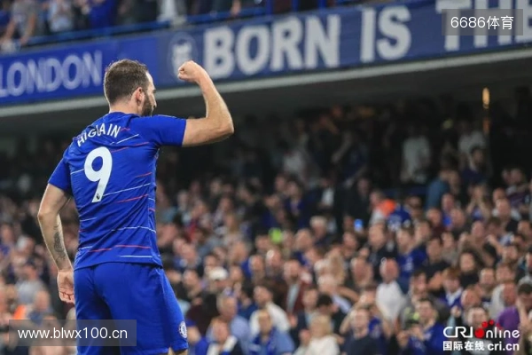 懂球妹采访:她是切尔西球迷,最喜欢阿扎尔和坎特